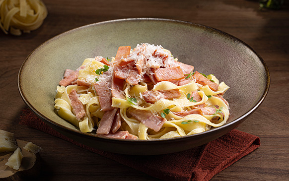 pasta Pasta con jamón y queso rallado