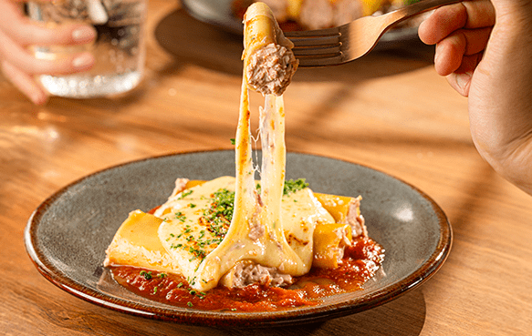 Canelones de pollo y paté San Rafael en salsa de tomate